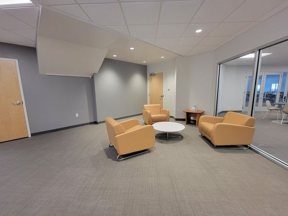 Route 1 Office Building: 18 Washington St, Foxboro, MA 02035